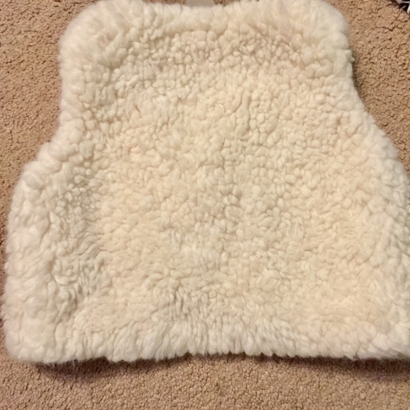 H&M fuzzy vest - 1.5-2 year old GIRL - Picture 3 of 4